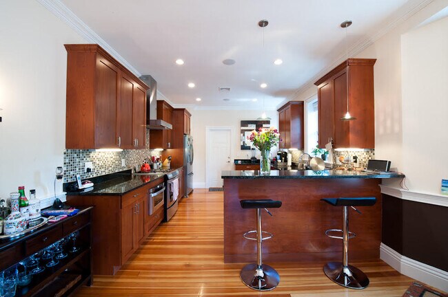 Photo - 287 Mount Auburn St Unit 285