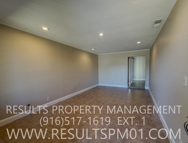 5568 Hillsdale Blvd