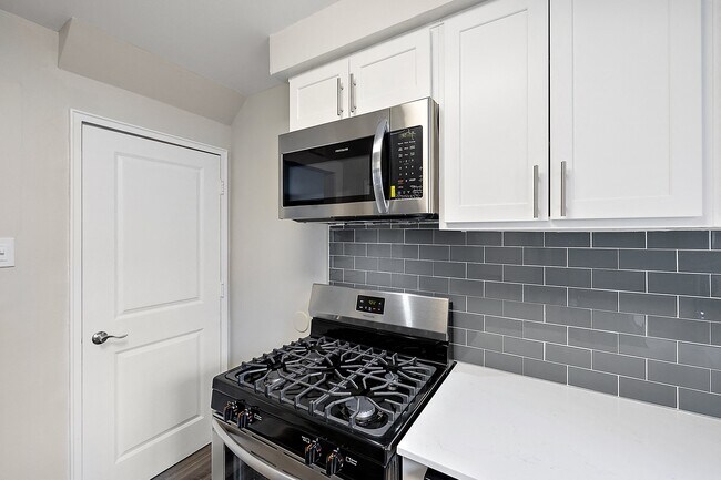 Photo - Oak Park Manor Apartments & Townhomes