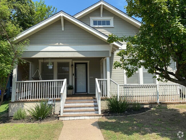 Building Photo - Awesome Farmhouse Home