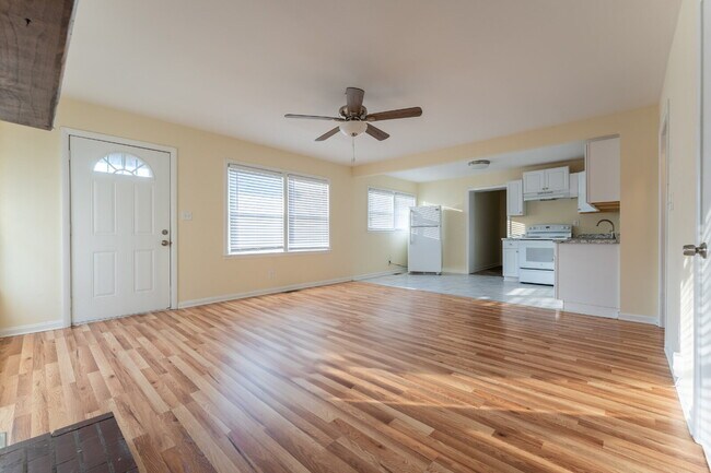 Photo - Donelson 3 Bedroom 2 Bath Apartment in Duplex