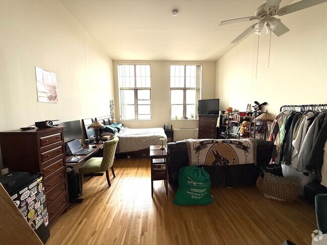 Building Photo - 450 7th St Unit 3P Rental
