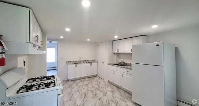 Building Photo - 60 E McFarlan St Unit 1 Rental