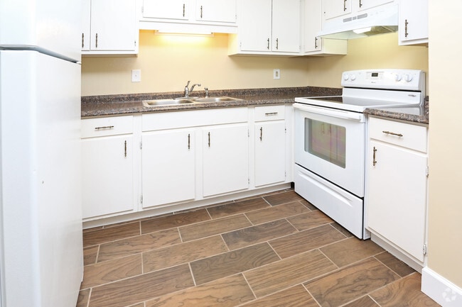 2BR, 1BA - 723SF - Upgrade - Kitchen