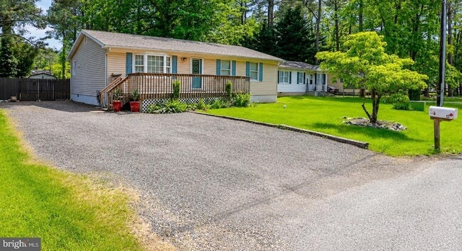 Building Photo - 427 Dogwood Dr