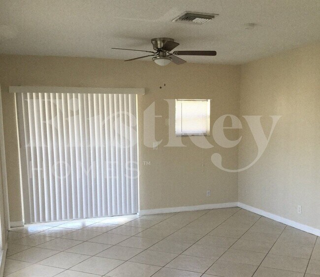 Photo - 900 W Bloxham St