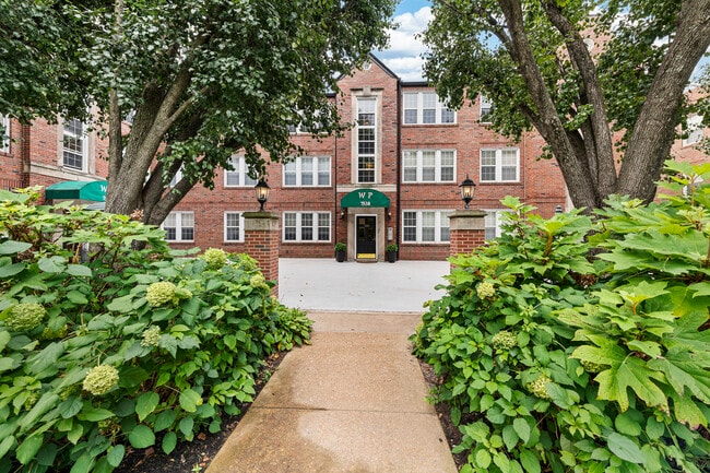 Building Photo - 7538 Wydown Blvd Unit 1B