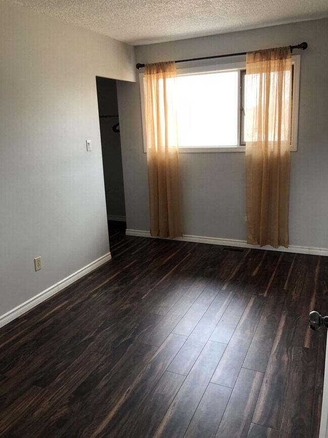 Photo - 5202 43rd St NE