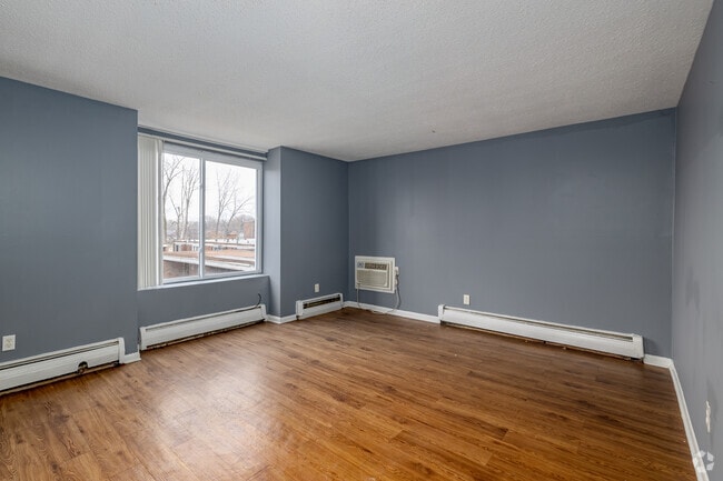 1BR, 1BA - 700SF - Living Room - Greenfield Manor