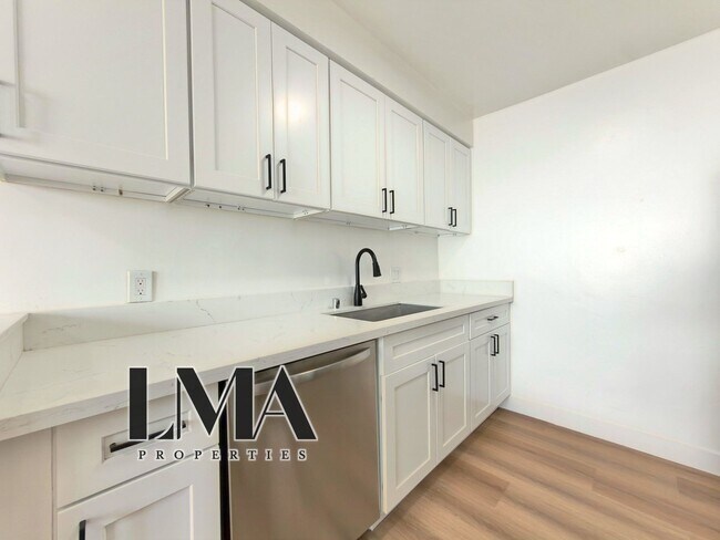 Photo - 8208 Romaine St Unit 1a