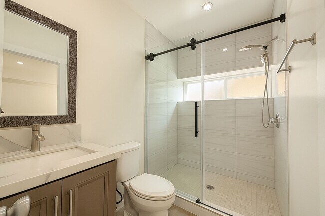 Photo - 5244 Whitsett Ave