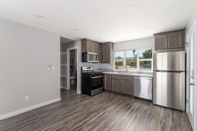 Photo - Luxurious 1-Bedroom Apartment with Private Yard in the Heart of Carlsbad / ALL UTILITIES INCLUDED... Unidad 5124 Los Robles Dr.