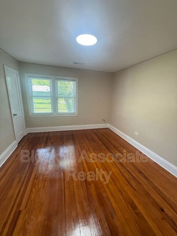 Photo - 720 S Main St