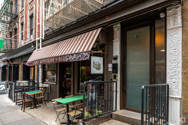 Photo - 196 Elizabeth St