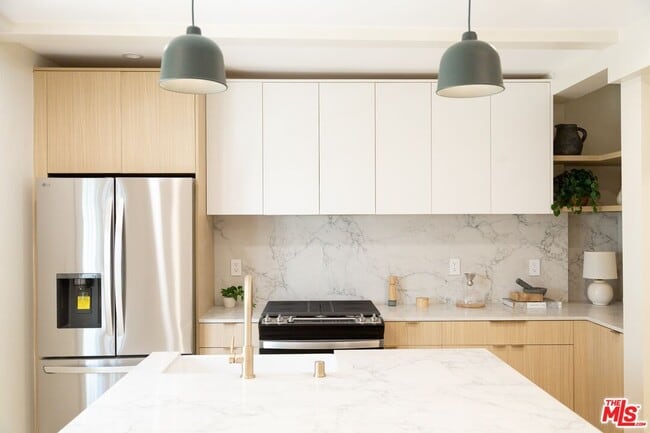 Photo - 1409 N De Longpre Ave Unit 1/2