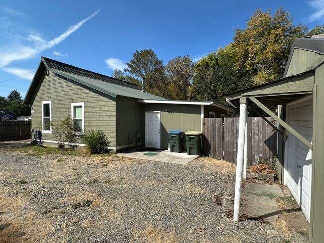Photo - 379 Greene St