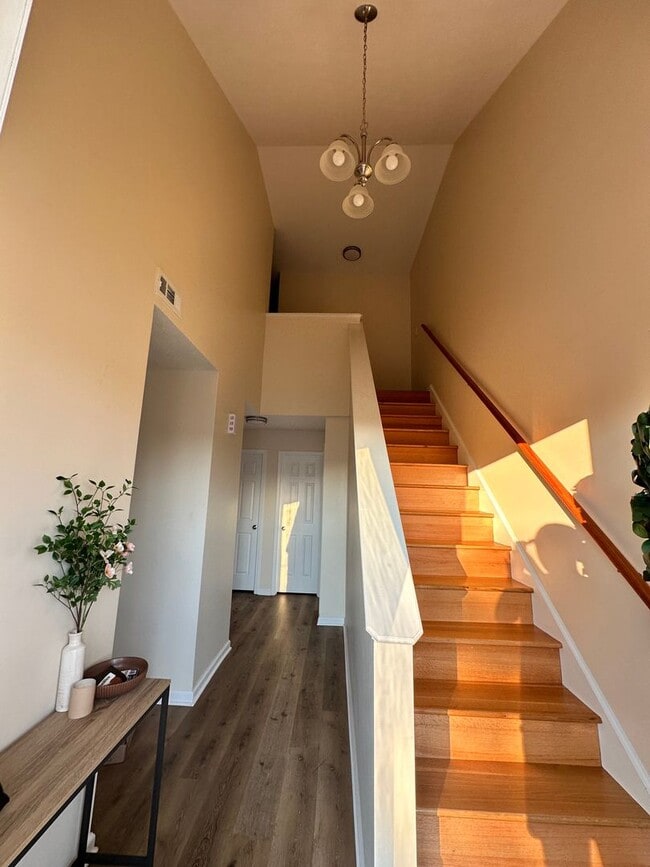 Photo - 1641 York Dr NW