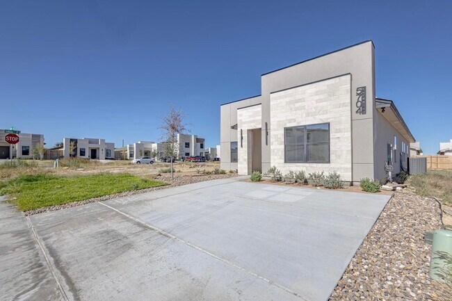 5704 Kylee Dr
