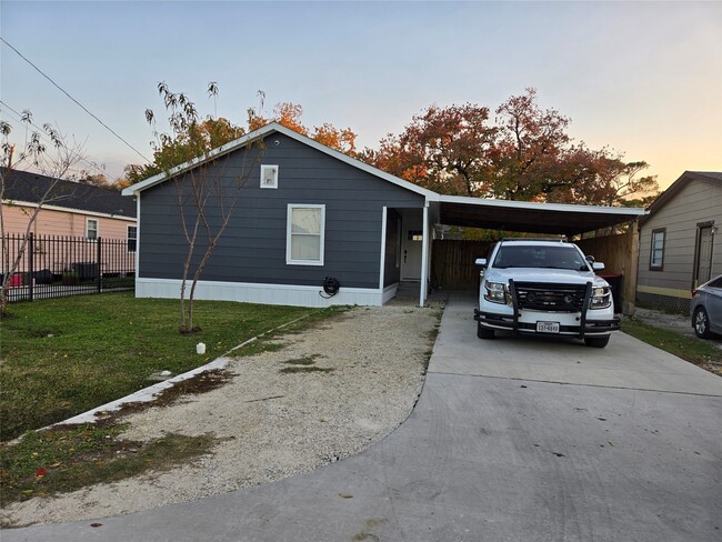 Building Photo - 14548 Gainesville St