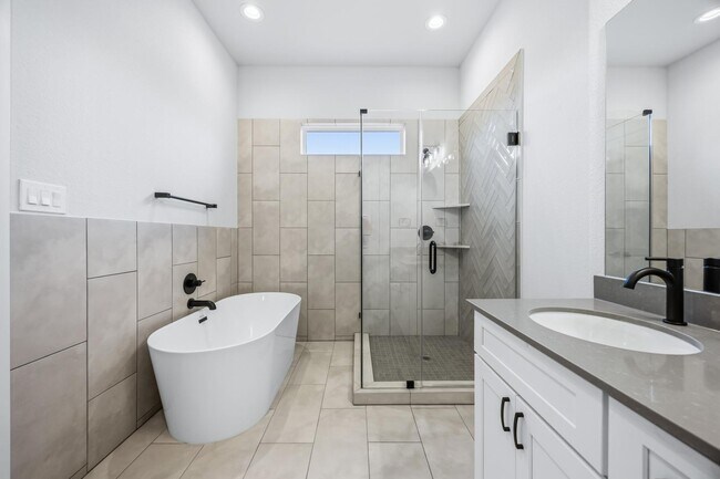 Photo - 6111 Campos Dr