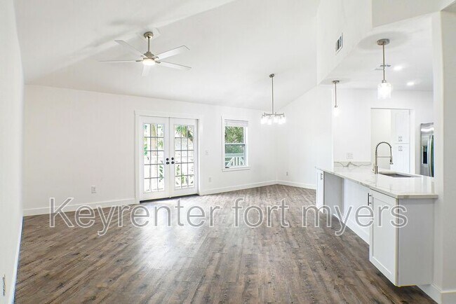 Photo - 950 MOODY Rd