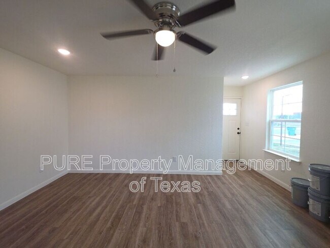 Photo - 2002 W 2nd St