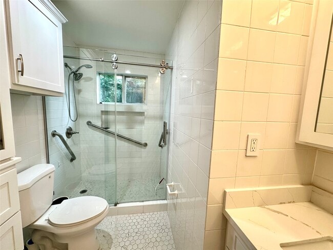 Photo - 5223 Schuler St