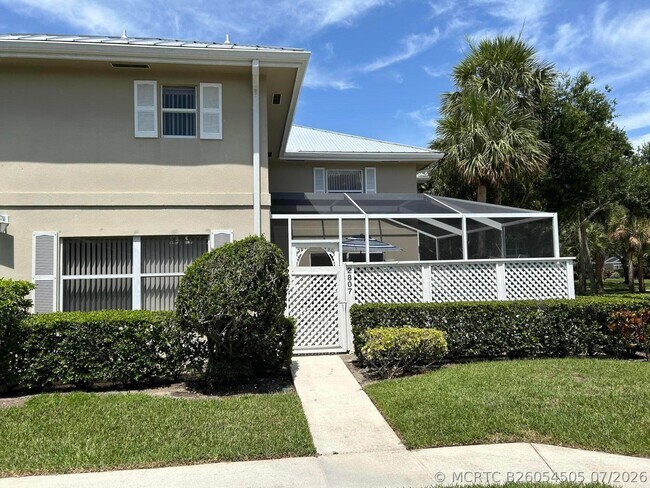 2807 SW Lakemont Pl