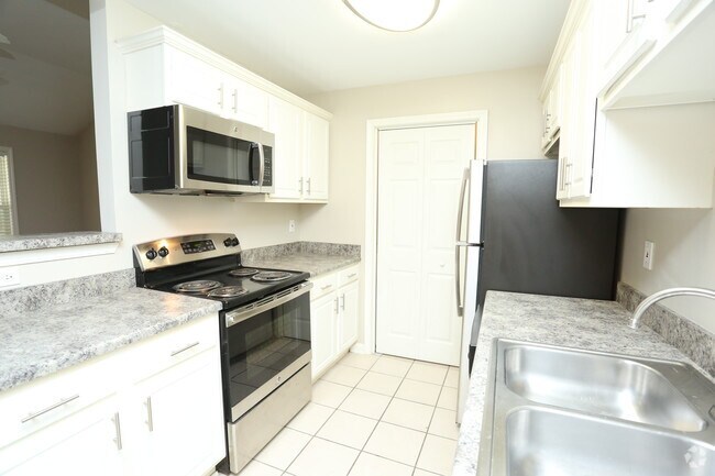 1BR, 1BA -745 SF - Kitchen