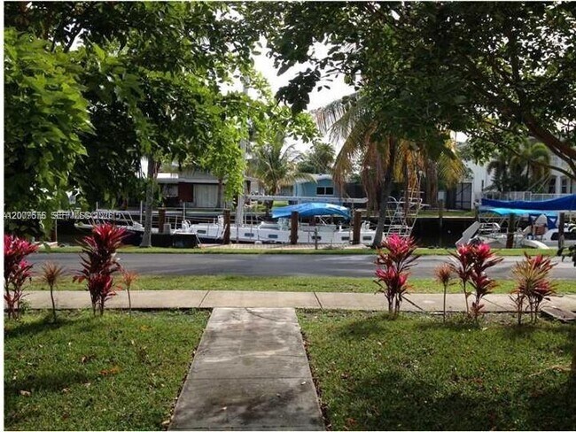 Photo - 305 NE 2nd Ave