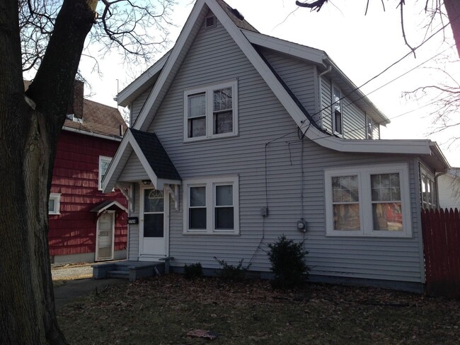Building Photo - Updated 2 Bedroom NW Canton House for Rent