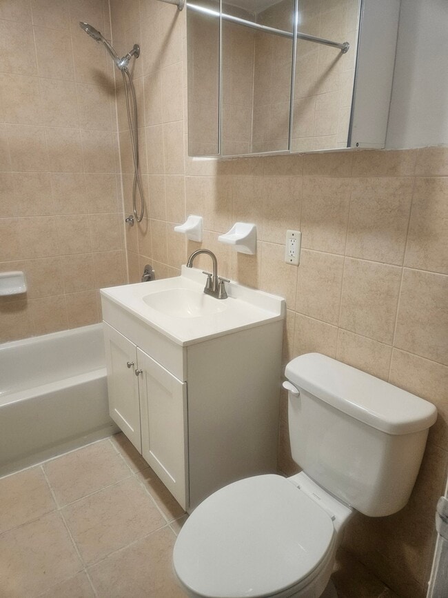 Building Photo - 1-85 B 26th St Unit 1