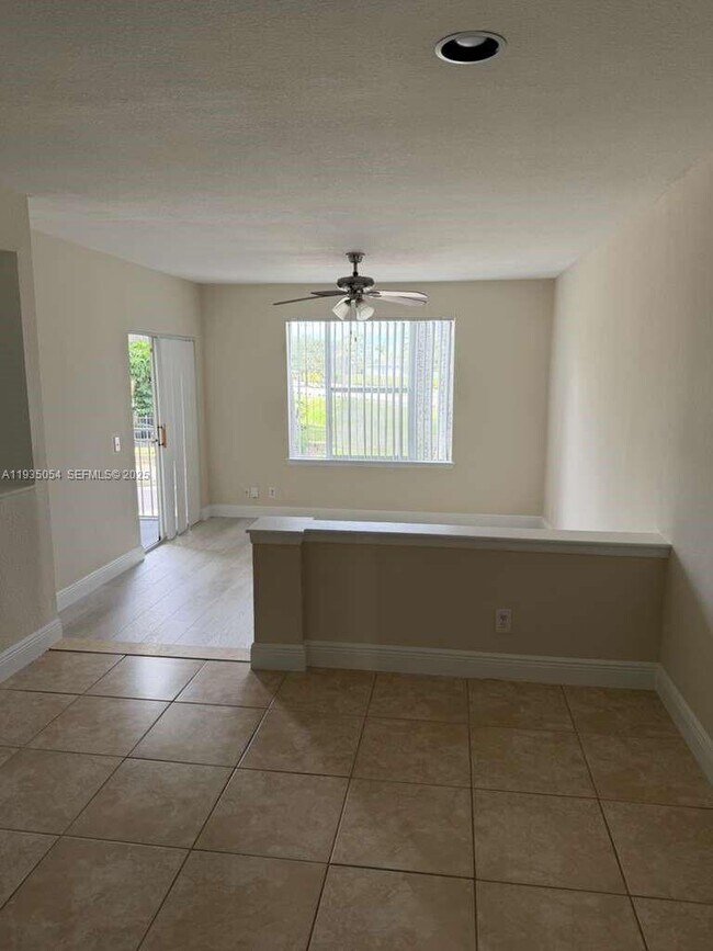 Photo - 1705 Palm Cove Blvd Unidad 1-206