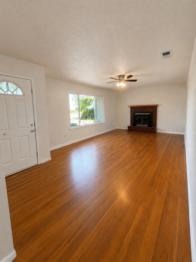 Photo - 3174 Abshire Ave