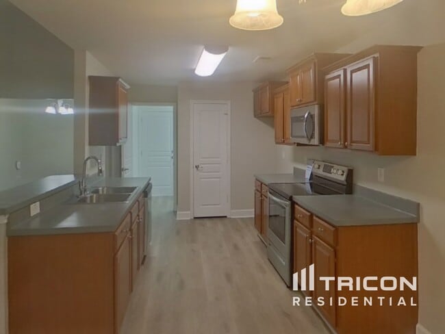 Photo - 275 Galway Ln