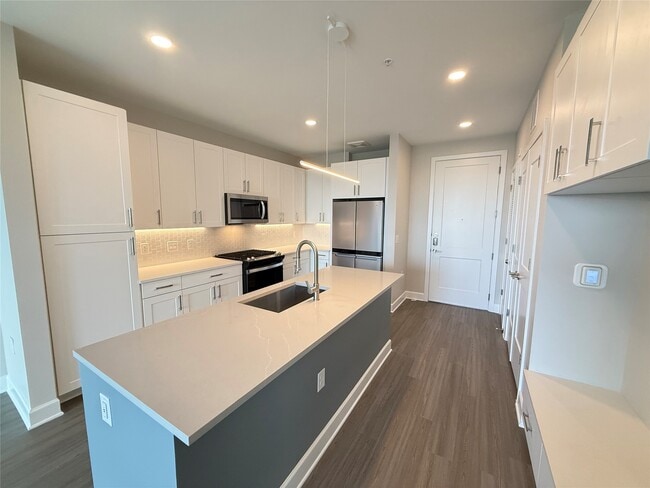 Building Photo - 716 Waugh Dr Unit A10 805