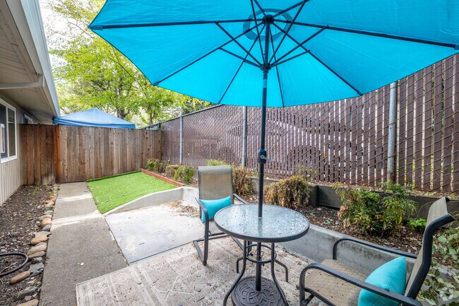 2BR,1BA - 705SF - Patio Unit 1