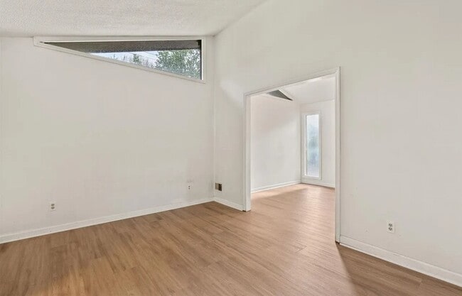 Photo - 5227 Bush River Rd