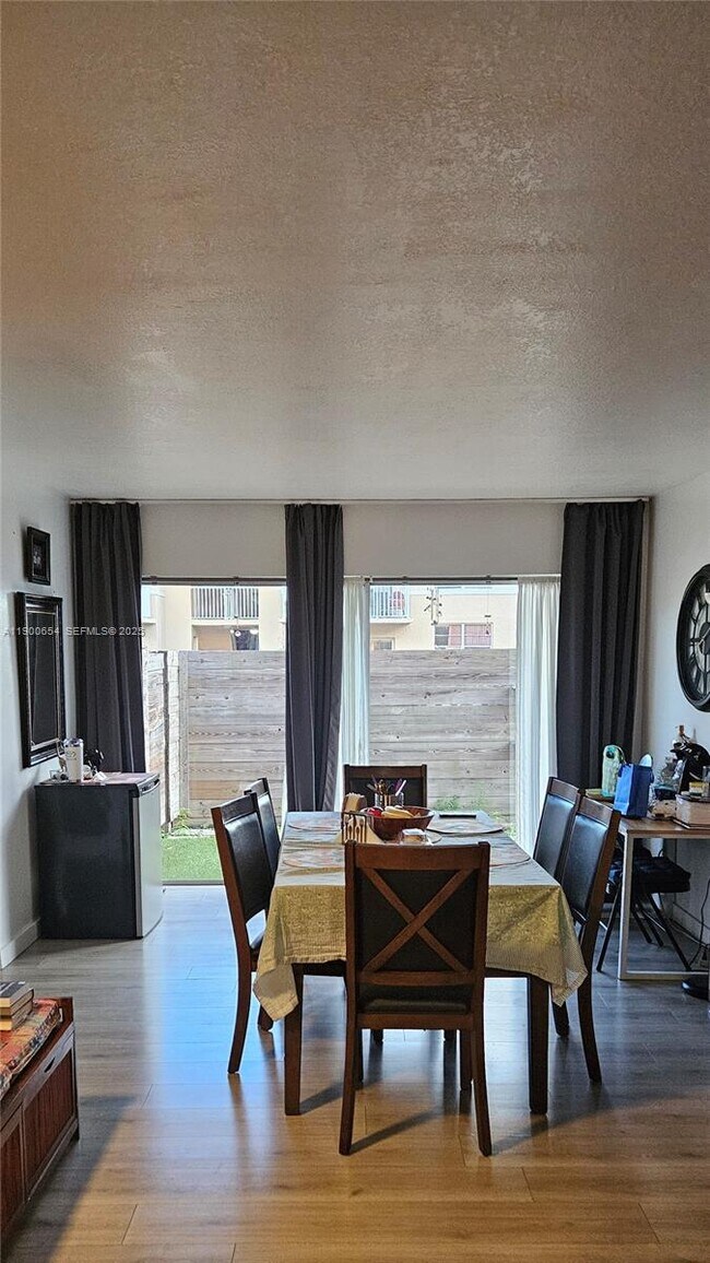 Photo - 4360 NW 79th Ave Unidad 1H