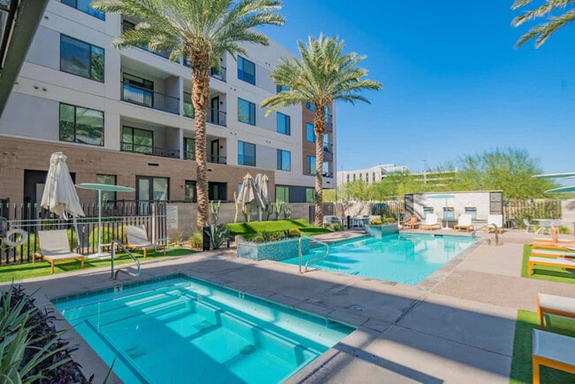 Building Photo - 701 W Rio Salado Pkwy Rental