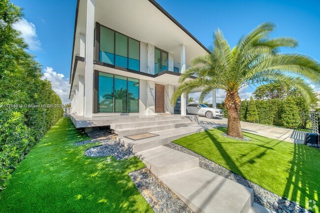 Building Photo - 7520 W Treasure Dr Rental