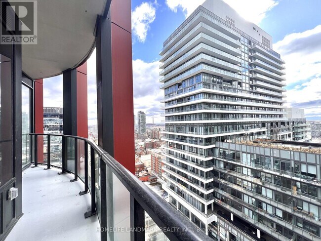 Photo - 180 Front St E Unité 2306