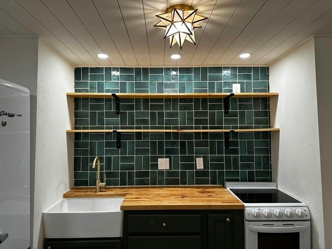 Photo - 833 E Kiowa St