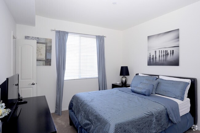 2BR, 2BA - 1008 SF