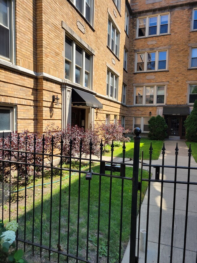 Photo - 1959 W Foster Ave Condo Unit 37-3