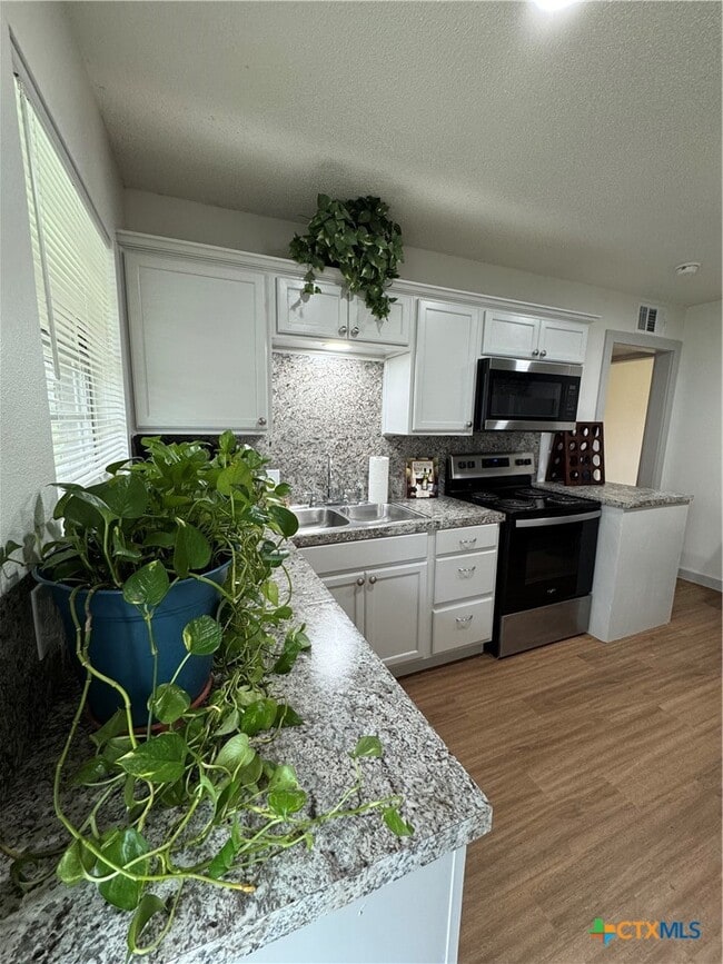 Building Photo - 2109 W Avenue B