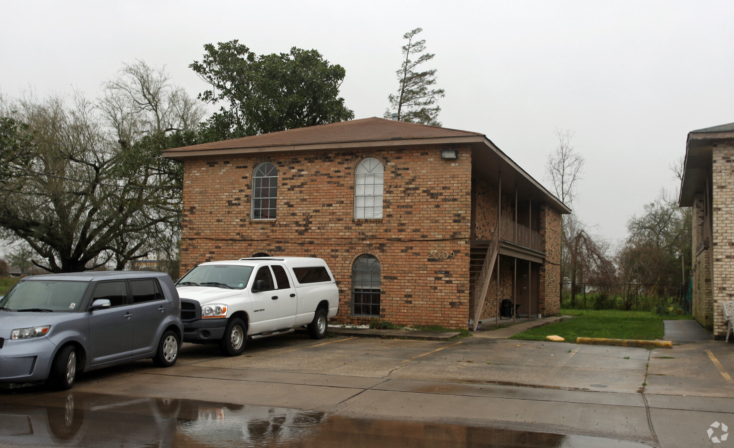 Photo - 2009 Plaza Dr Apartments