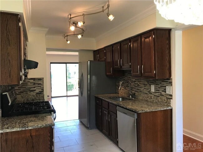 Photo - 10 Dogwood Dr