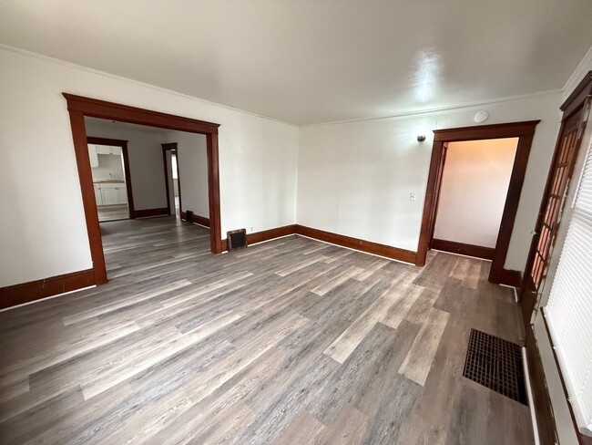 Photo - 340-342 W Wesley St Unit 342