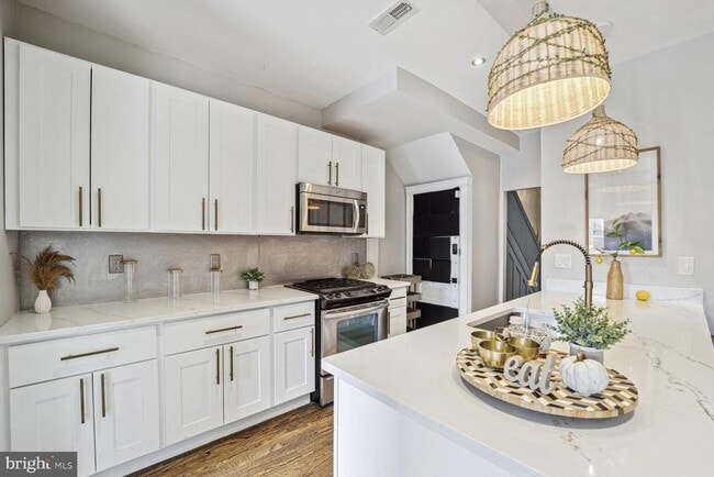 Photo - 1133 Morse St NE